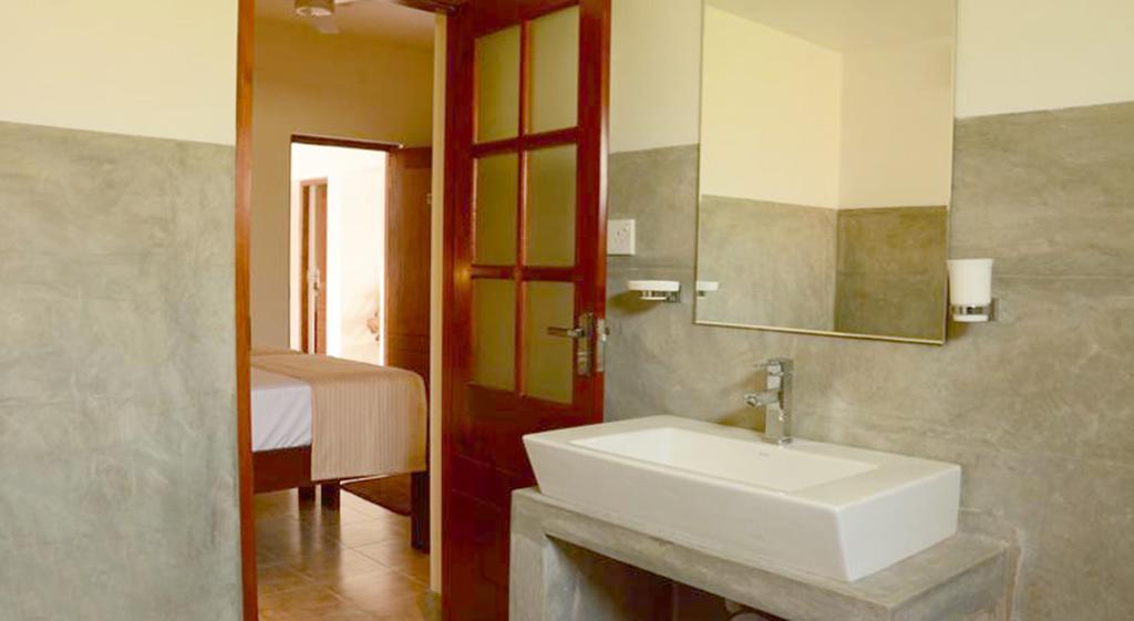 Inlak Garden Hotel Negombo Rom bilde
