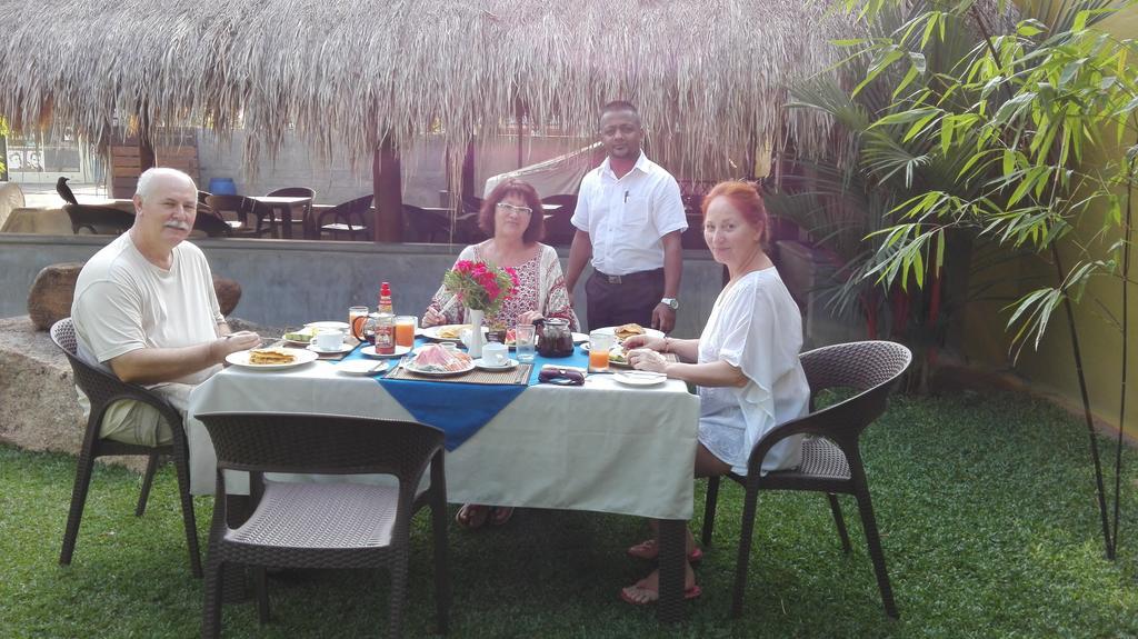 Inlak Garden Hotel Negombo Eksteriør bilde
