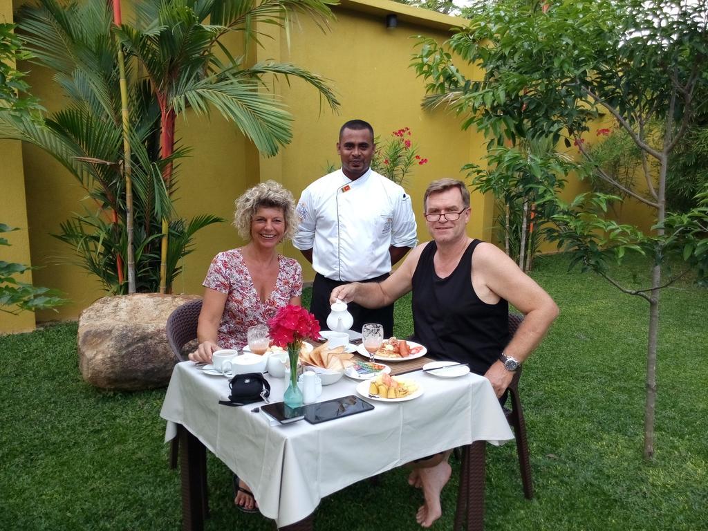 Inlak Garden Hotel Negombo Eksteriør bilde